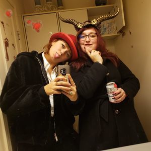 Meet your Posher, Dahlia